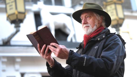 East Anglian Daily Times: Mike Garland, chairman of Ipswich Tourist Guides Association, pictured here outside the Great White Horse during a Dickens walk in 2012 East Anglian Daily Times: Mike Garland, chairman of Ipswich Tourist Guides Association, pictured here outside the Great White Horse during a Dickens walk in 2012