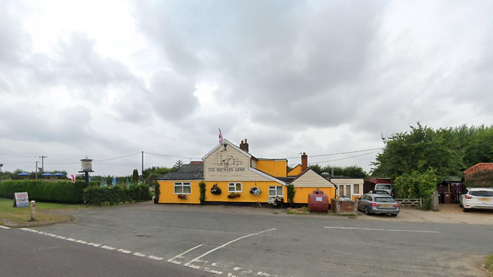 Plans to turn part of village pub into shop submitted 